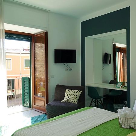 Ninina Boutique Suites Salerno Exterior foto