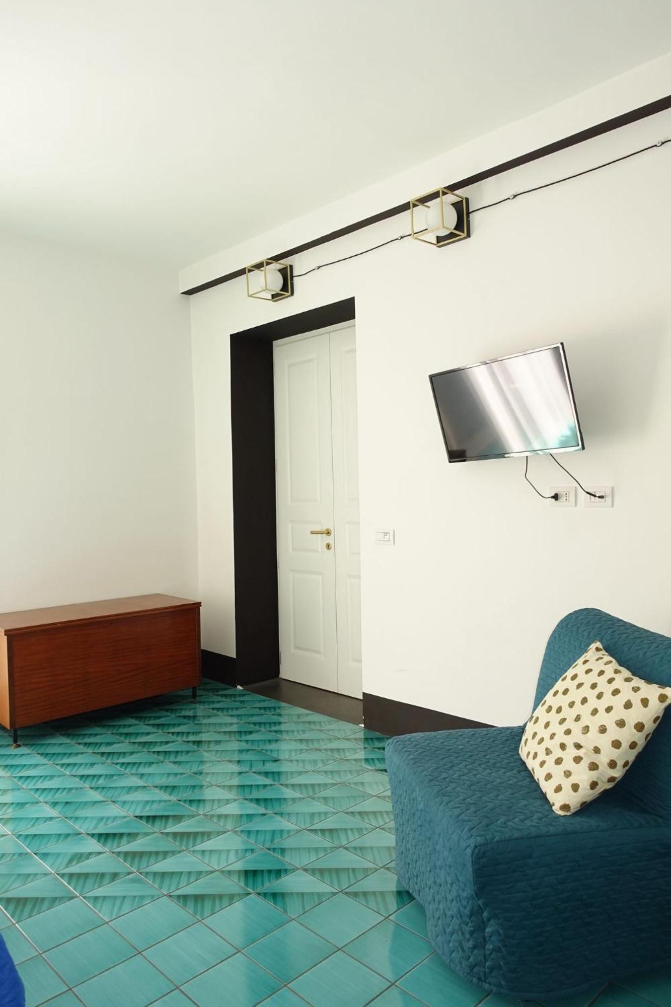Ninina Boutique Suites Salerno Exterior foto