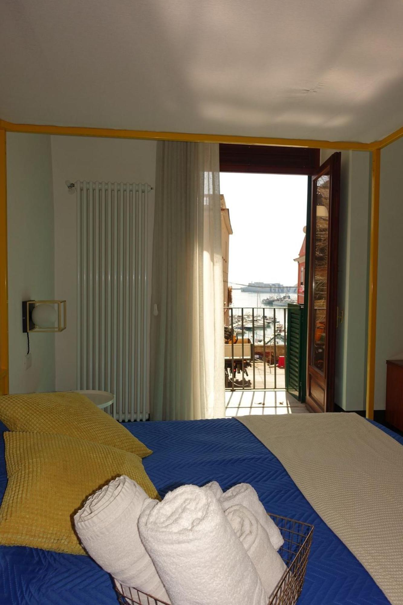 Ninina Boutique Suites Salerno Exterior foto